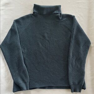 Kuhl Woman’s Blue Turtleneck Sweater sz Medium